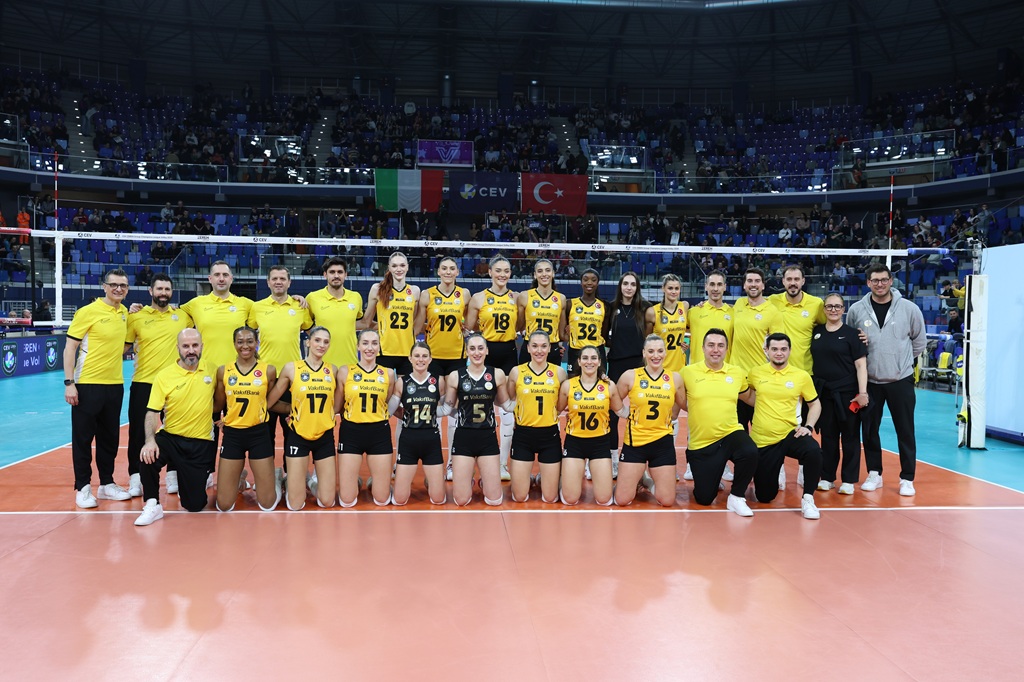 VakıfBank, seyircisi önünde Final-Four bileti  arıyor