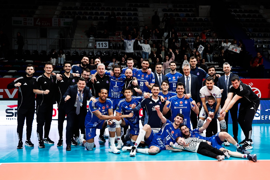 Başkent derbisi netice setinde Halkbank'ın oldu 3-2