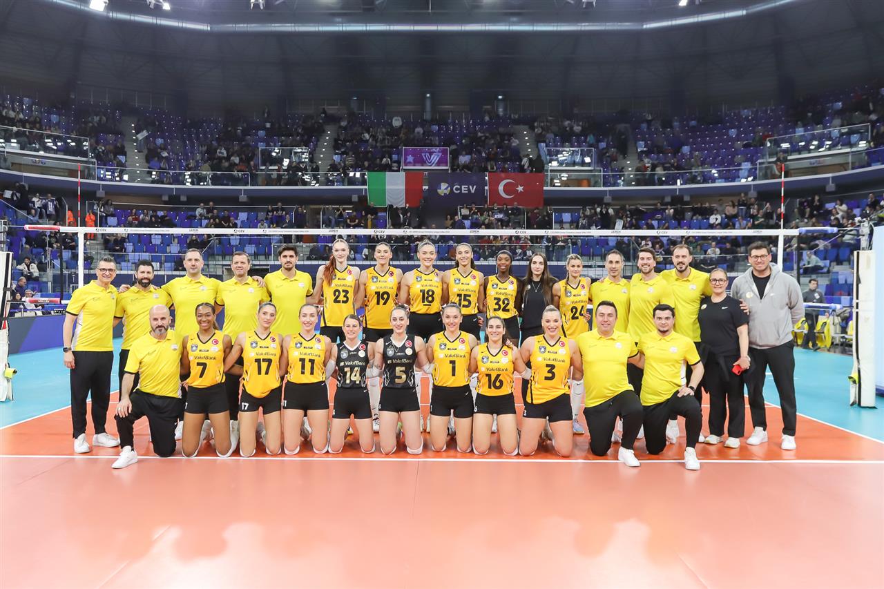 VakıfBank, 2-0 dan netice setine taşıyıp dörtlü final yolunuda avantajı yakaladı