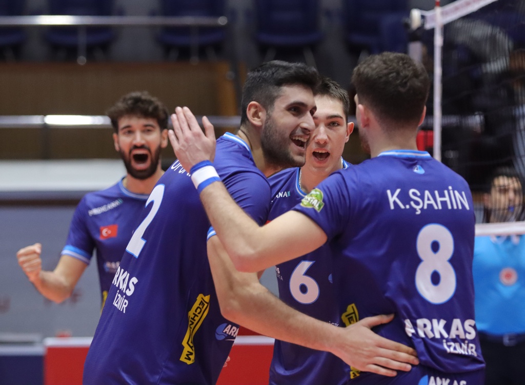 Arkas Spor, İzmir’de konuk ettiği Ziraat Bankkart’ı 3-0 mağlup etti