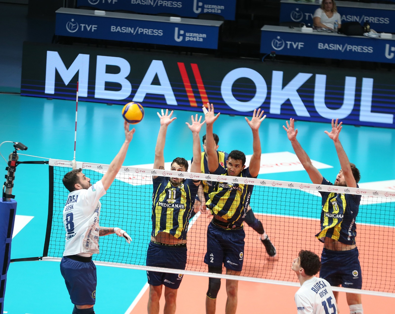 Bursa BBSK'yı yenen Fenerbahçe Medicana seride 1-0 önde başladı