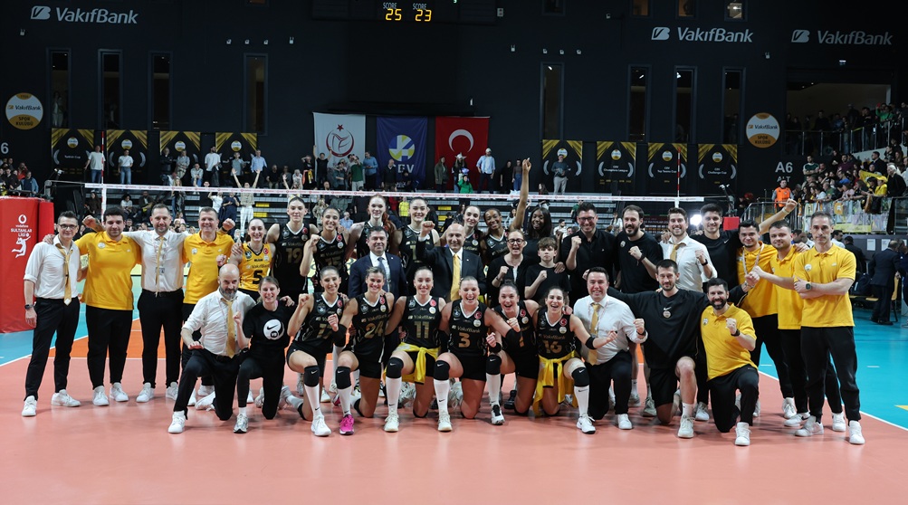 VakıfBank, Seride Fenerbahçe Medicanayı 3-1 yendi