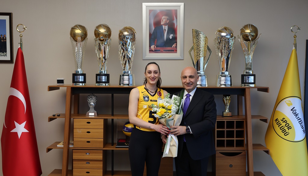 VakıfBank, 13 yıl sonra Ayça Aykaç Altıntaş ile vedalaştı