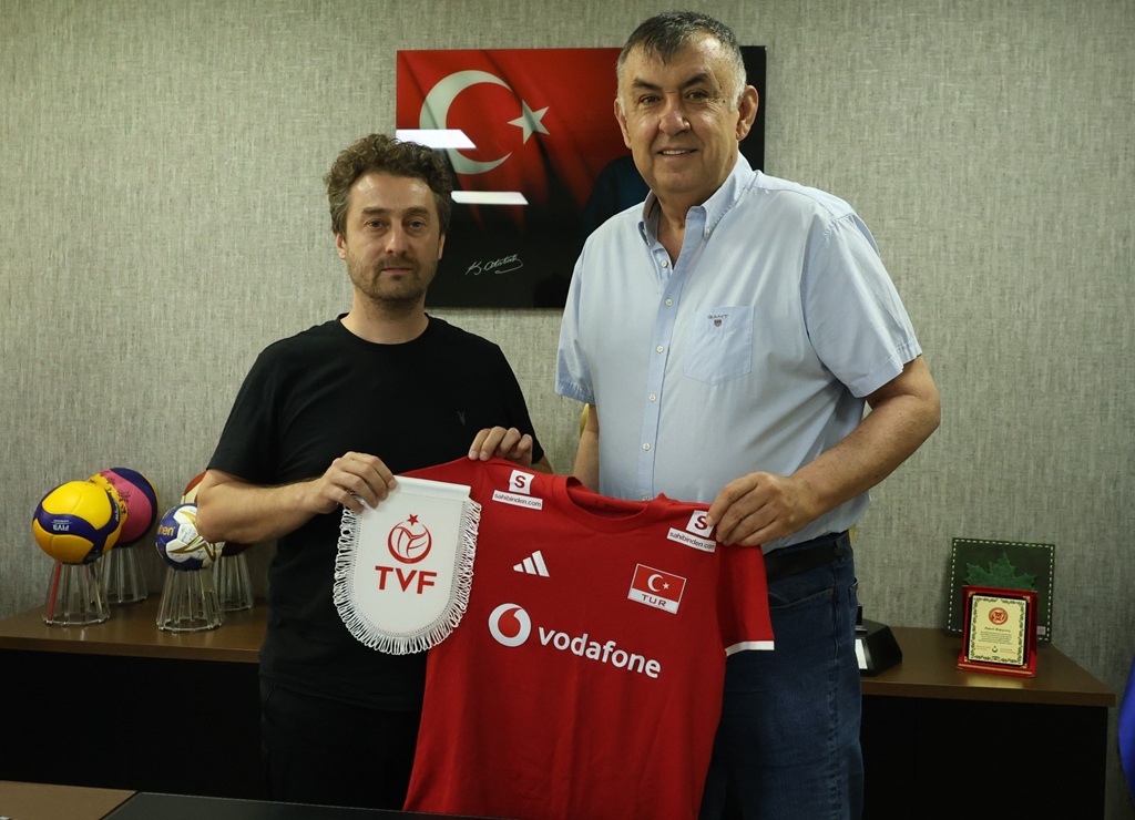 Bursa Büyükşehir Belediyespor Başkanı Sezer Sezgin'e Ersin Yılmaz hayırlı olsun ziyareti