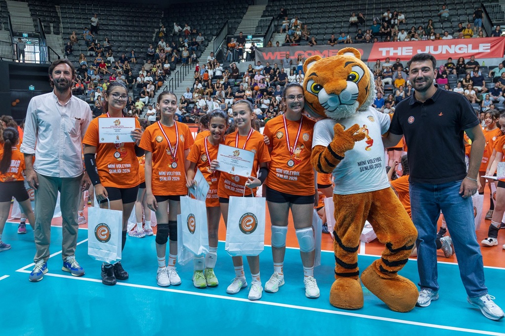 Eczacıbaşı Spor Kulübü Mini Voleybol Şenliği gerçekleşti