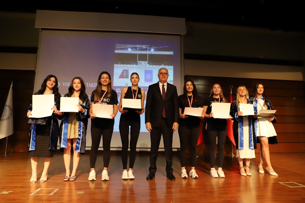 TVF Başkanı Üstündağ ve Genel Sekreter İşçi, AYBÜ Spor Bilimleri Fakültesi Mezuniyet Törenine Katıldı