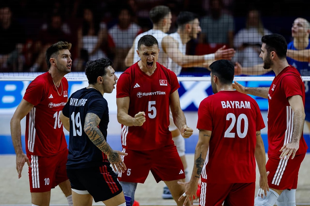 Filenin Efeleri Sırbistan'ı evinde 3-0 la geçti