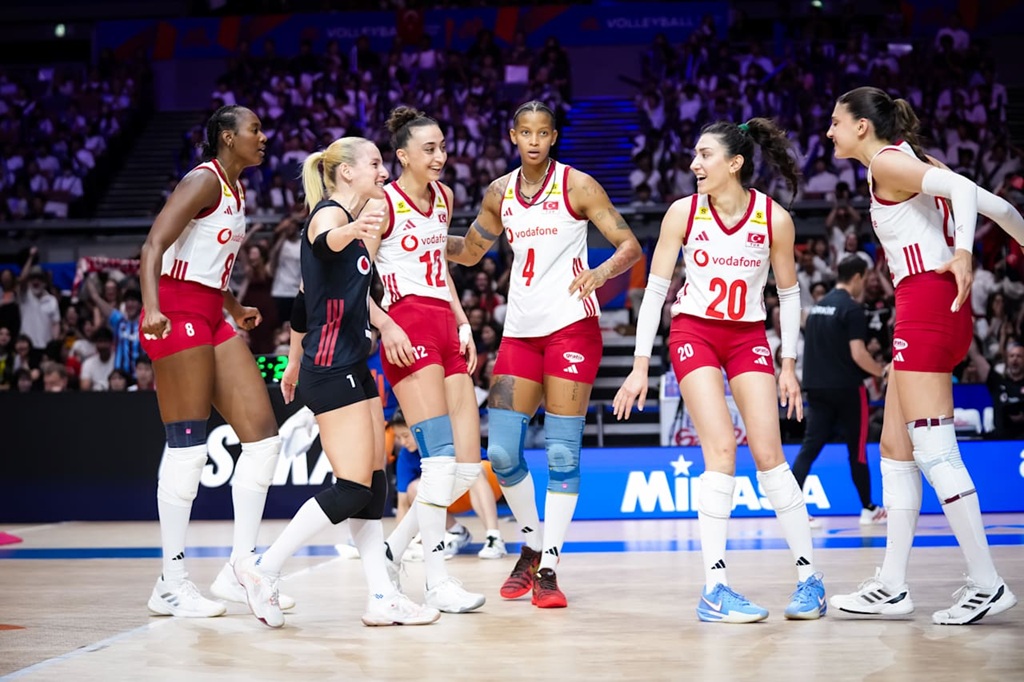 Sultanlarımız VNL 3. Etabına 3-1'lik Polonya Galibiyeti ile Başladı