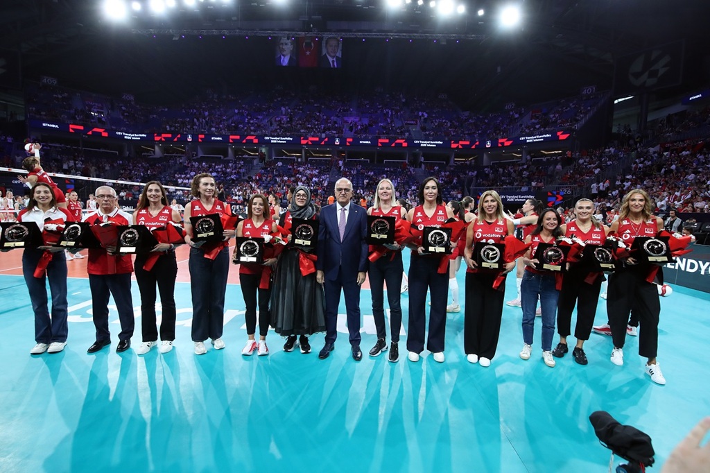 2003 Avrupa İkincisi A Milli Kadın Voleybol Takımı’na Özel Tören