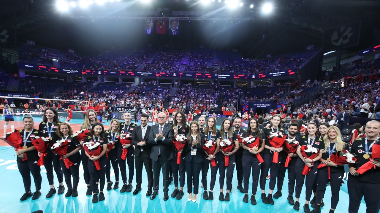 İstanbul'da Özel Gece Filenin Sultanları’na Sinan Erdem’de Görkemli Tören