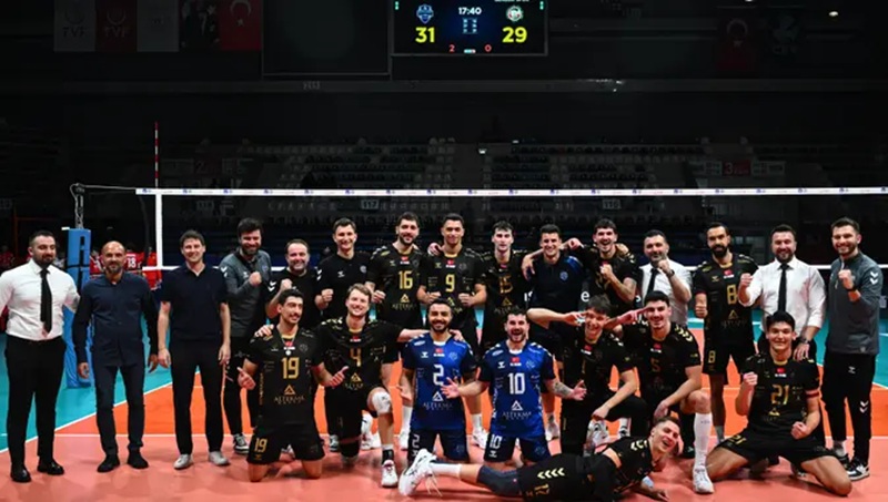Erkekler AXA Sigorta Kupa Voley grup müsabakalarına Altekma galibiyetle başladı