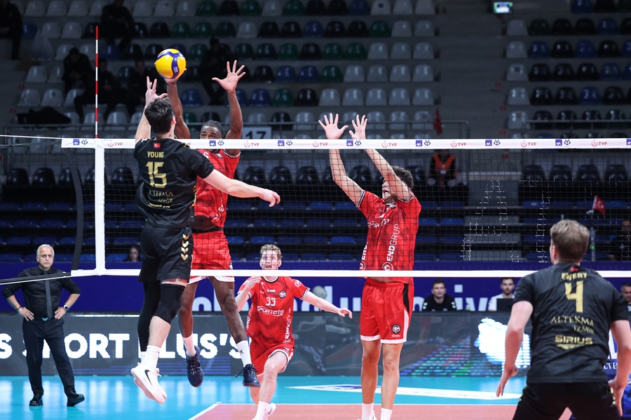 Erkekler AXA Sigorta Kupa Voley grup müsabakalarına Altekma galibiyetle başladı