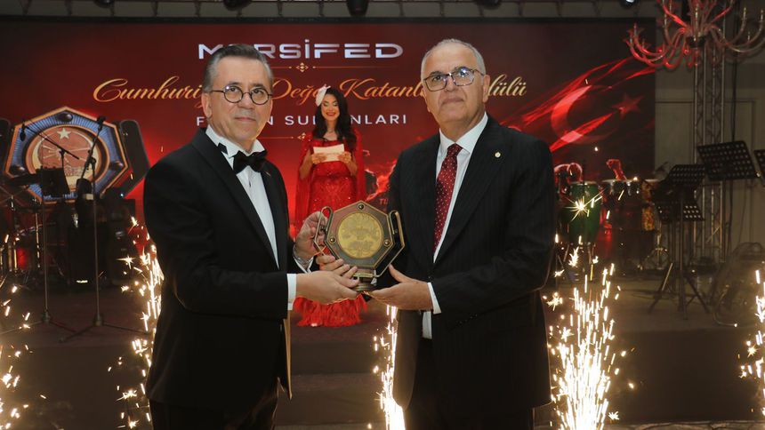 Filenin Sultanları’na “Cumhuriyete Değer Katanlar” Ödülü