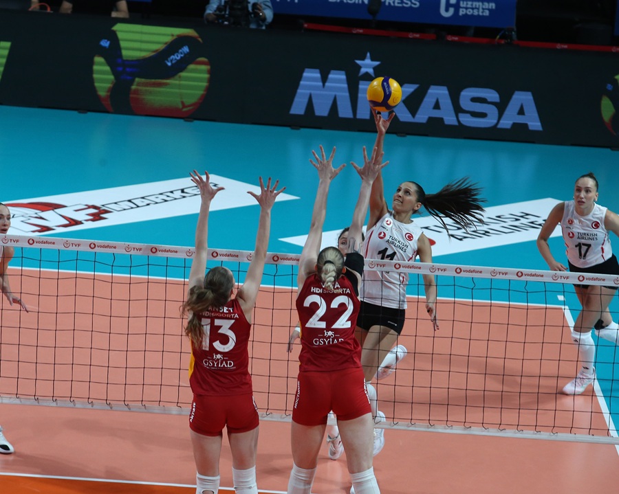 Türk Hava Yolları 2-0 dan geri dönüş yaparak Galatasaray Daikin'i 3-2 yendi