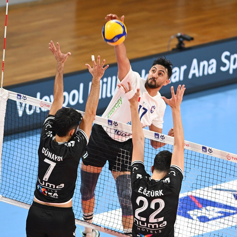 2027 Erkekler AXA Sigorta Kupa Voley'de Çeyrek Finale Yükselen Takımlar Belli Oldu