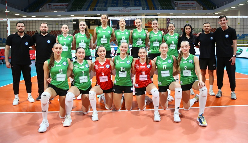 Nilüfer Belediyespor sahasında Merinos Voleybol ile karşılaştı