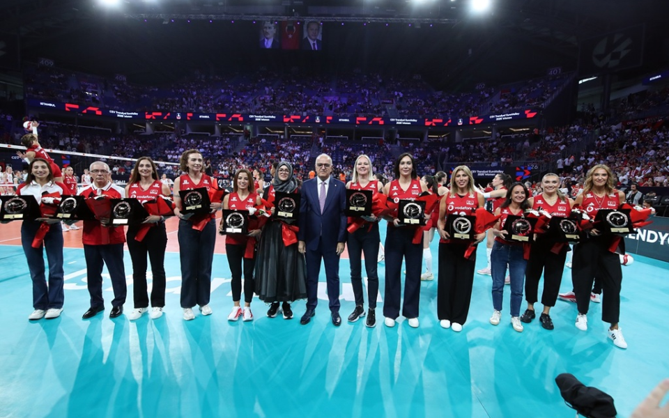 2003 Avrupa İkincisi A Milli Kadın Voleybol Takımı’na Özel Tören