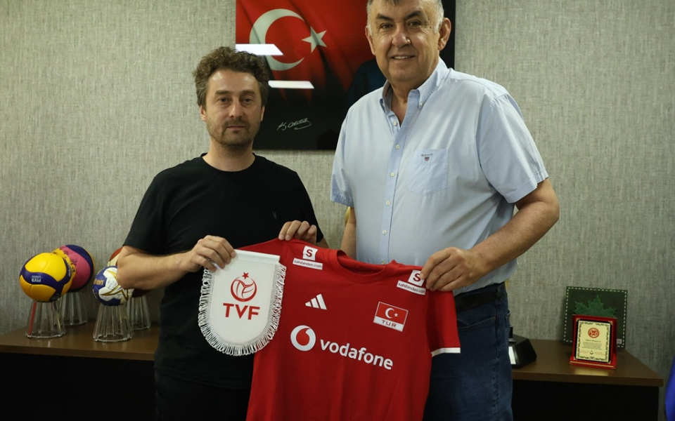 Bursa Büyükşehir Belediyespor Başkanı Sezer Sezgin'e Ersin Yılmaz hayırlı olsun ziyareti