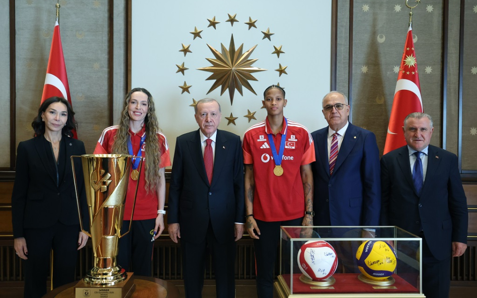 Cumhurbaşkanımız Erdoğan, Türk Voleybolunun Başarılı Temsilcilerini Kabul Etti