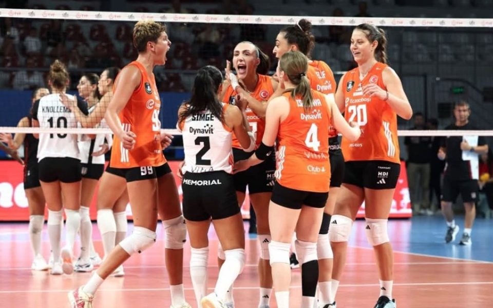 Aras Kargo Dostluk Turnuvası, Eczacıbaşı Peron İstanbul - Beşiktaş : 3-2