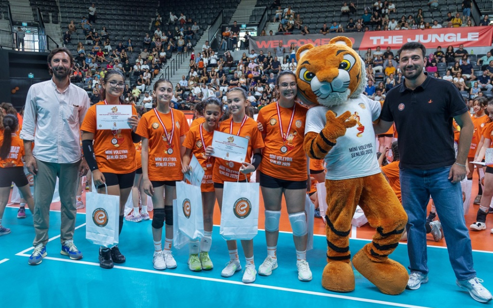 Eczacıbaşı Spor Kulübü Mini Voleybol Şenliği gerçekleşti