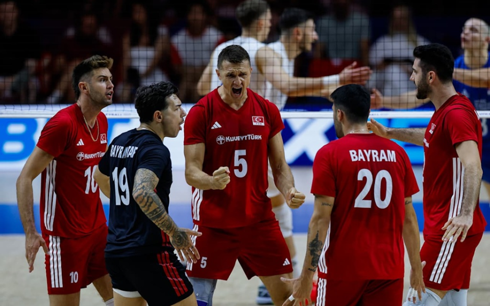 Filenin Efeleri Sırbistan'ı evinde 3-0 la geçti