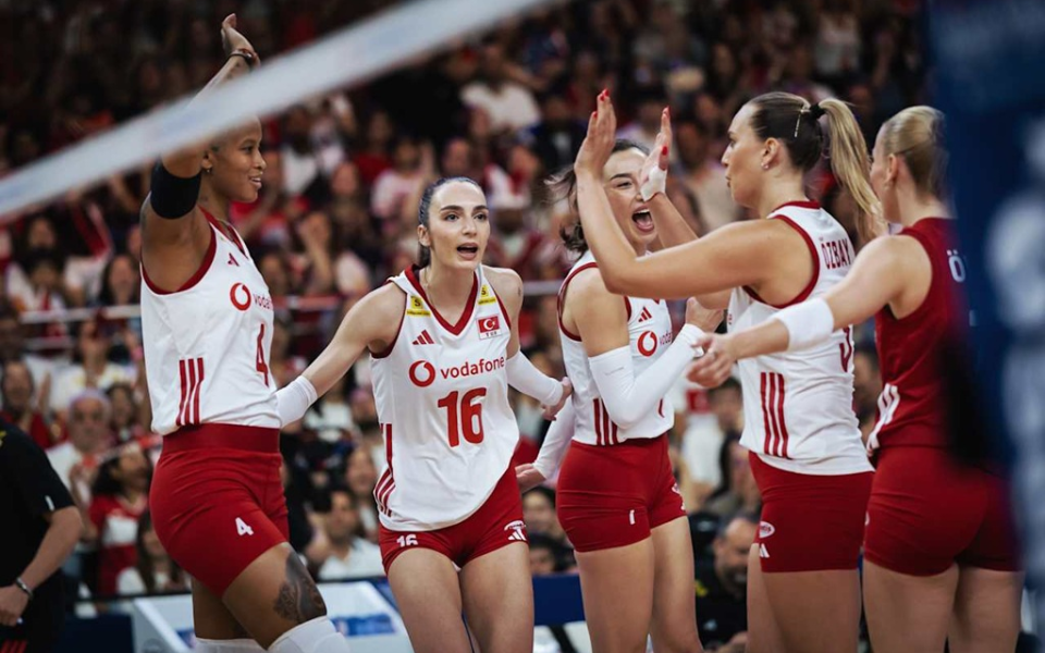 Filenin Sultanları 2-0 dan geri geldi ve Almanya'yı 3-2 mağlup etti