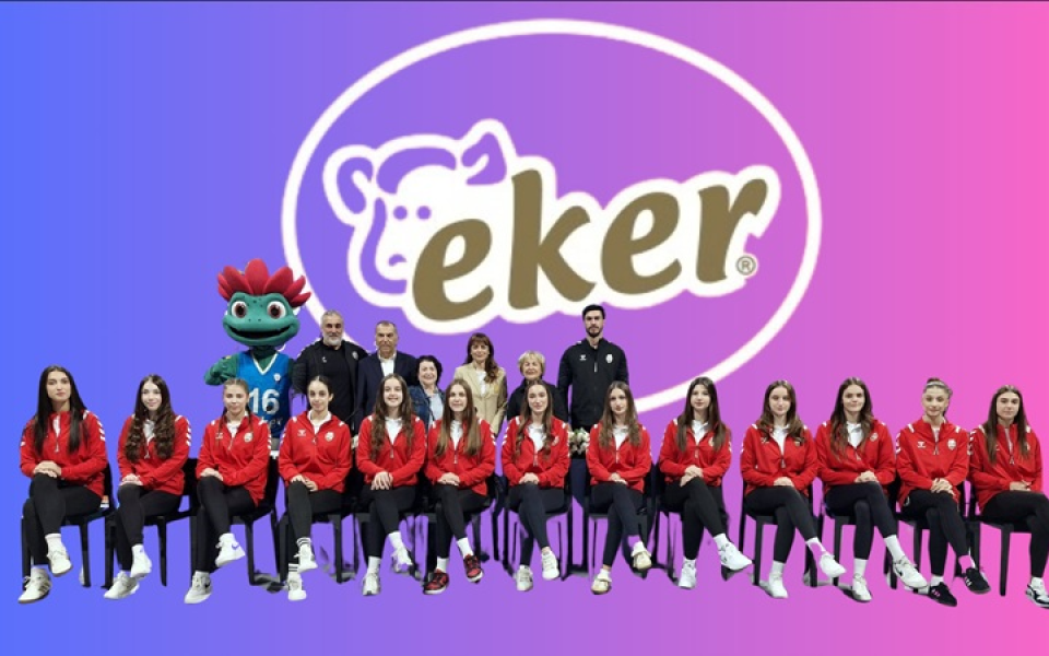 Kadınlar 2.Ligde mücadele edecek Eker Spor, Cengiz Göllü Voleybol Salonu'nda tanıtımı gerçekleşti