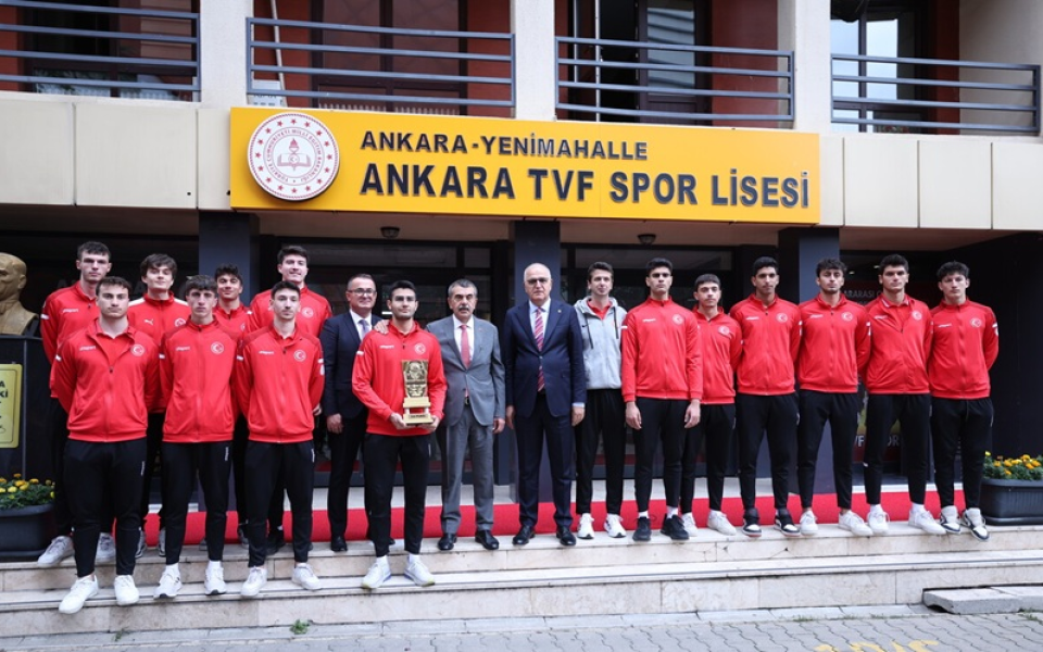 Millî Eğitim Bakanı Yusuf Tekin, Şampiyon TVF Spor Lisesi’ni Ziyaret Ettİ
