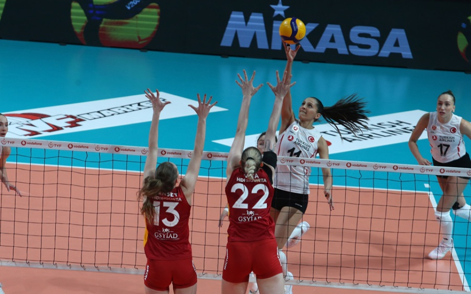 Türk Hava Yolları 2-0 dan geri dönüş yaparak Galatasaray Daikin'i 3-2 yendi